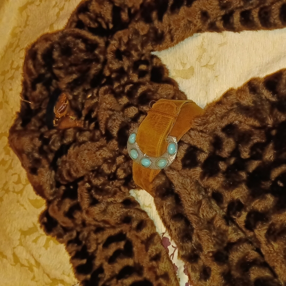 Dennis Basso Luxe faux fur coat. - Picture 3 of 13